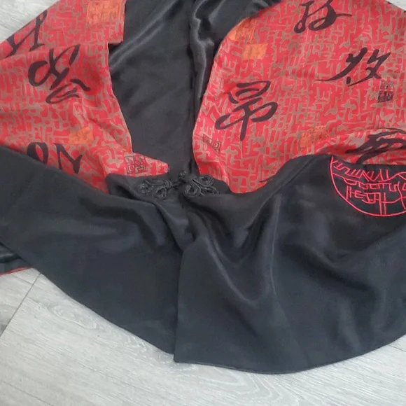Grace Chuang 100 $ Silk Red and Black Chinese Wrap In Great Condition - Picture 7 of 8